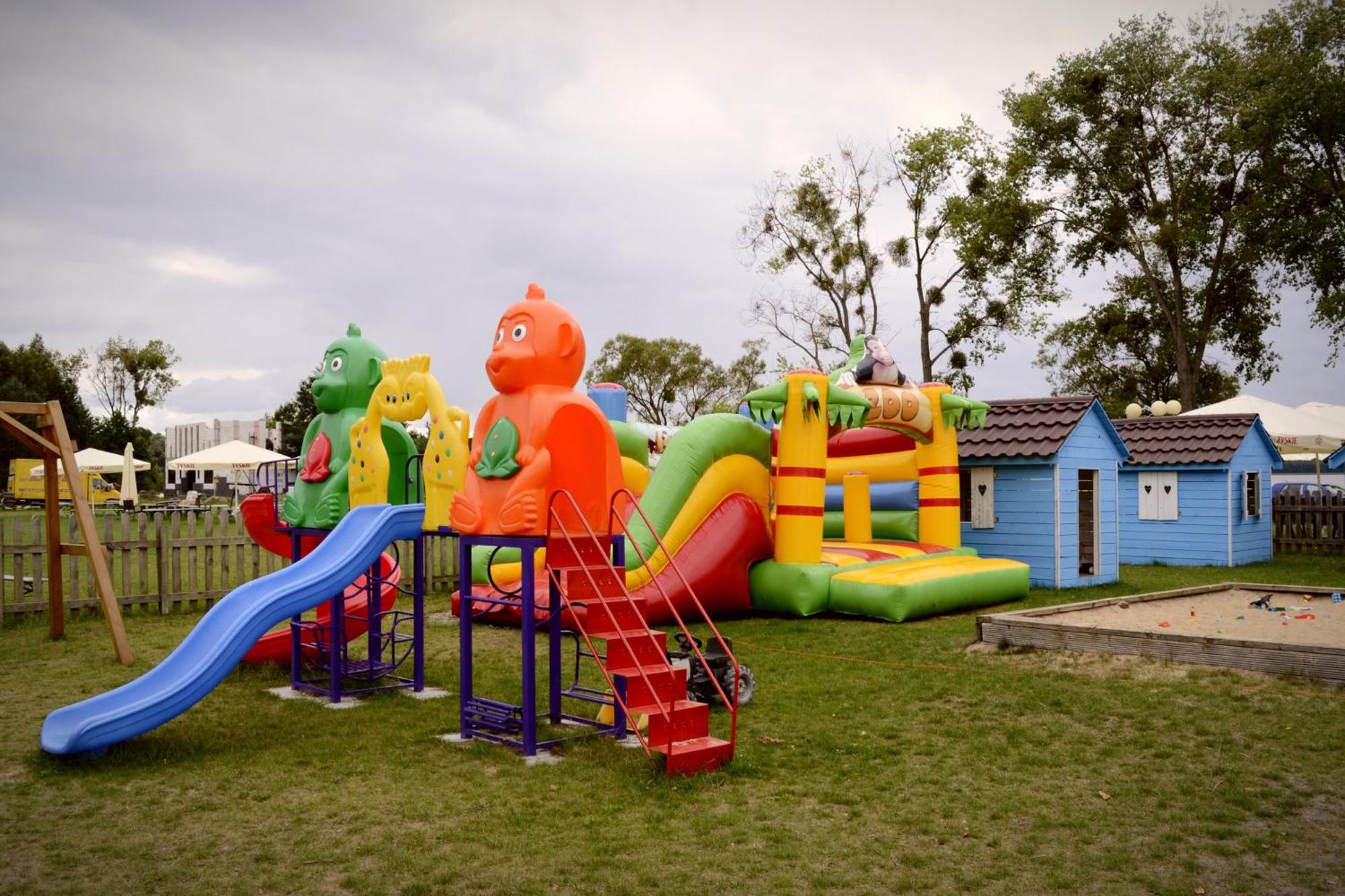 Camping Szczecinek Domy Wypoczynkowe Екстер'єр фото