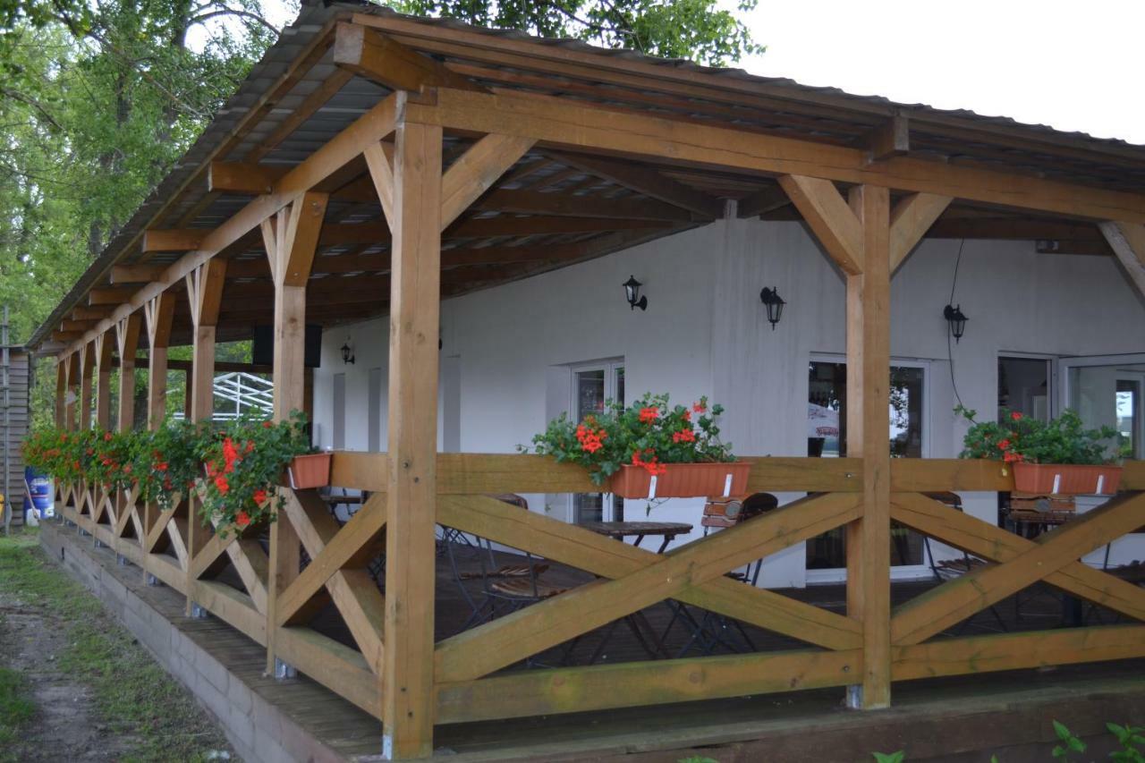 Camping Szczecinek Domy Wypoczynkowe Екстер'єр фото